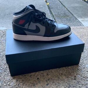 Jordan Mid 1 size 6.5y